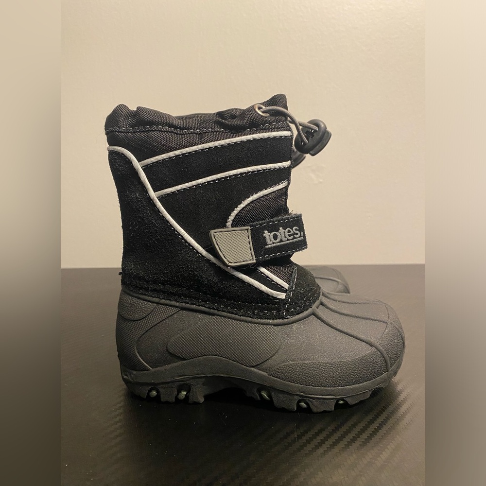 Item 78 totes Black Youth Winter Snow Boots with Reflective Trim